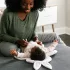 Ingenuity Twinkle Tails™ Rezgő Pihenőszék Dallamokkal és Fénnyel Újszülött Kortól - Levehető Játékhíd, Nyugtató Vibrációk, 3 Pontos Biztonsági Öv, 9kg Súlyhatárig