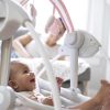 Ingenuity Comfort 2 Go™ Flora the Unicorn Hinta Dallamokkal Újszülött Kortól - 6 Hintázási Sebesség, 12 Dallam, Összecsukható Kivitel, 9kg Súlyhatárig
