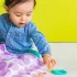 Bright Starts Little Taggies Morzsolókendő C Karikával Lila Pöttyök - Baba Fejlesztő Kendő Újszülött Kortól
