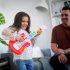 Baby Einstein Hape Fa Zenélő Gitár Together in Tune Connected Magic Touch - Interaktív Baba Játék 6 Hónapos Kortól, Zenei Készségfejlesztésre