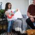 Baby Einstein Hape Fa Zenélő Gitár Together in Tune Connected Magic Touch - Interaktív Baba Játék 6 Hónapos Kortól, Zenei Készségfejlesztésre