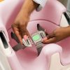 Ingenuity Baby Base™ Peony Ülőmagasító 2 az 1-ben 6 Hónapos Kortól - Kényelmes és Stabil Ülés, 22kg Súlyhatárig Használható
