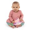 Ingenuity Crinklet™ Mosómedve Deni Érzékszervi Játék C-Gyűrűn Újszülött Kortól - BPA-Mentes, Szatén Szalagokkal