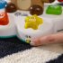 Baby Einstein Drum & Learn Dean Zenélő Fejlesztő Baba Játék - Interaktív Dob Fényekkel és Hangokkal, 6 Hónapos Kortól