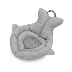 Skip Hop Frottír Fürdőszőnyeg Moby Szürke 0-6 Hónapos Korig – NaturalBabyShop részletes termékkép és vásárlási információ
