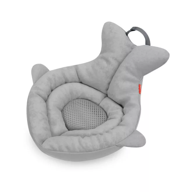 Skip Hop Frottír Fürdőszőnyeg Moby Szürke 0-6 Hónapos Korig – NaturalBabyShop részletes termékkép és vásárlási információ