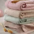 BabyOno Természetes Pamut Babatakaró 75x100cm Világos Bézs Újszülött Kortól - Puha, Légáteresztő és Bőrbarát Takaró Mindennapi Alváshoz