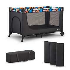   Kinderkraft Joy 2 Utazóágy Happy Shapes - Összecsukható Babaágy Vidám Mintával, Oldalsó Cipzáras Bejárattal, Kerekekkel és Hordozótáskával