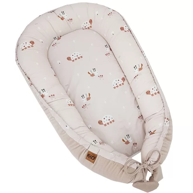 EKO Velvet Bees Beige Babafészek 90x60cm - Puha, Méhecskés Pihenőfészek Kisbabáknak