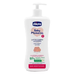   Chicco Baby Moments Sensitive Kímélő Testápoló Tej Adagolóval 500ml - 97% Természetes Összetevőkkel, Gyengéd Hidratálás Érzékeny Bőrre