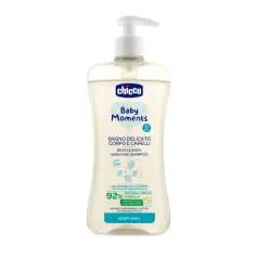   Chicco Baby Moments Kímélő Sampon Hajra és Testre Adagolóval 500ml - 92% Természetes Összetevőkkel, Gyengéd Tisztítás Érzékeny Bababőrre, Újszülött Kortól
