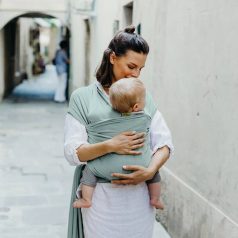   Boba Serenity Wrap Babahordozó Kendő Sea Mist - Légáteresztő, Könnyű és Rugalmas Hordozókendő Bambusz Anyagból Újszülöttkortól