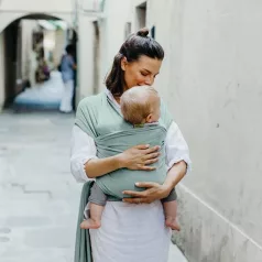   Boba Serenity Wrap Babahordozó Kendő Sea Mist - Légáteresztő, Könnyű és Rugalmas Hordozókendő Bambusz Anyagból Újszülöttkortól