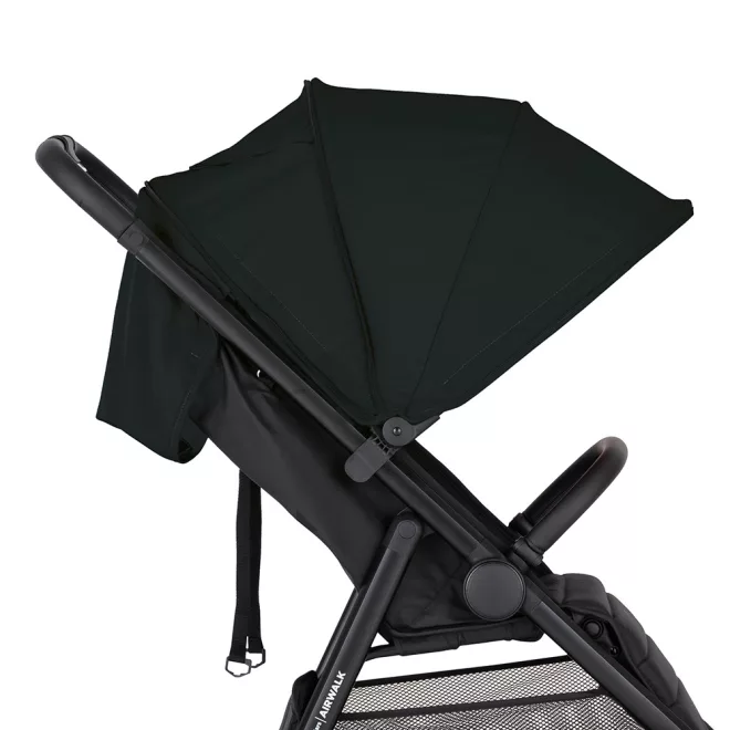 Petite & Mars Napfénytető és Övvédő Airwalk Perfect Black - Stílusos, UV-védő és Kényelmes Babakocsi Kiegészítő