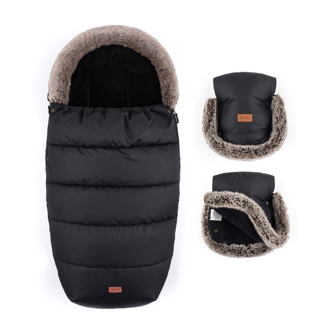 Petite & Mars Comfy 4in1 Téli Bundazsák + Szőrme Kézmelegítő Babakocsira Furry Forever Black - Extra Meleg, Vízálló, OEKO-TEx®, Univerzális Használat, Teljes Téli Szett