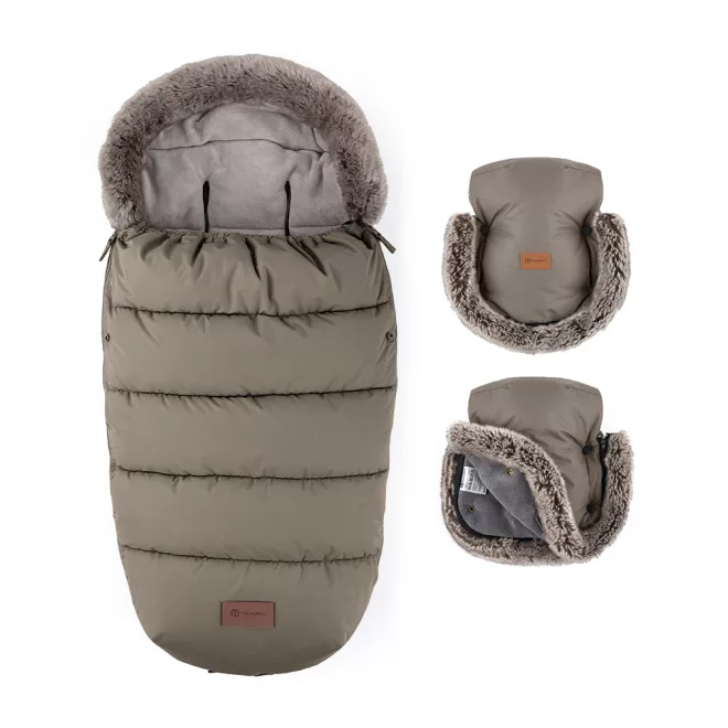 Petite & Mars Comfy 4in1 Téli Bundazsák + Szőrme Kézmelegítő Babakocsira Furry Mocha Mousse - Extra Meleg, Vízálló, OEKO-TEx®, Univerzális Méret, Teljes Téli Szett