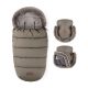 Petite & Mars Comfy 4in1 Téli Bundazsák + Szőrme Kézmelegítő Babakocsira Furry Mocha Mousse - Extra Meleg, Vízálló, OEKO-TEX®, Univerzális Méret, Teljes Téli Szett