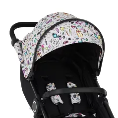   Petite & Mars Napfénytető és Övvédő Street2 Limited 100 Tattoo - Stílusos Mintás, Hatékony UV-védelem és Kényelmes Övvédő Babakocsikhoz