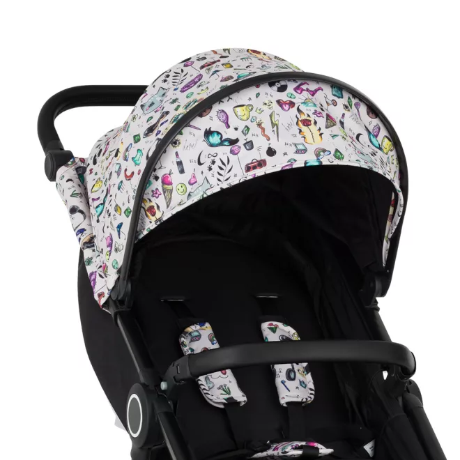 Petite & Mars Napfénytető és Övvédő Street2 Limited 100 Tattoo - Stílusos Mintás, Hatékony UV-védelem és Kényelmes Övvédő Babakocsikhoz