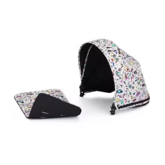   Petite & Mars Napfénytető és Övvédő Royal3 Limited100 Tattoo - Stílusos Mintás, Hatékony UV-védelem és Kényelmes Övvédő Babakocsikhoz